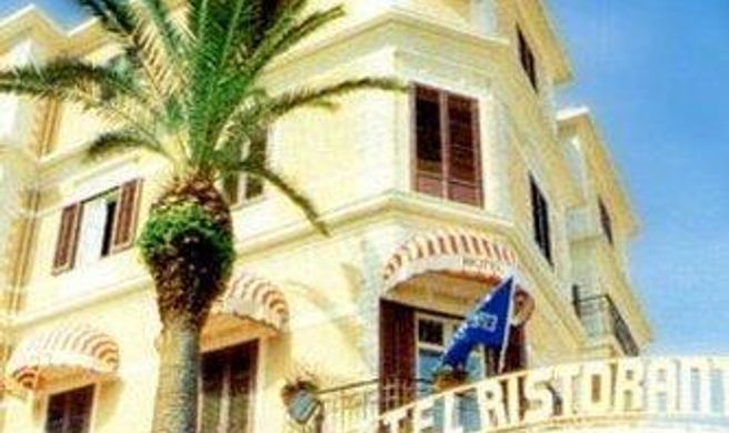 Hotel Villa Esperia Exterior