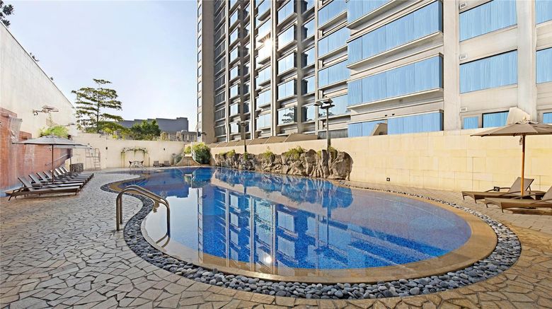 <b>Harbour Plaza 8 Degrees Pool</b>. Images powered by <a href="https://iceportal.shijigroup.com/" title="IcePortal" target="_blank">IcePortal</a>.