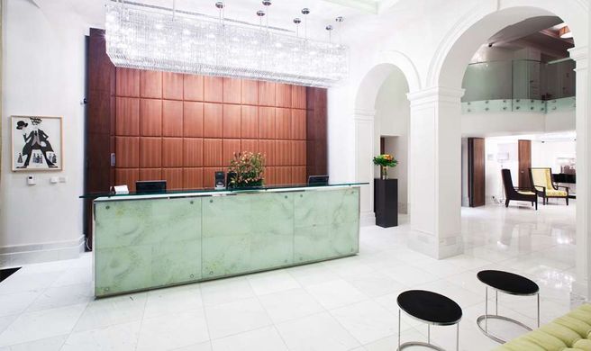 Hotel Kings Court Lobby
