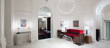 Hotel Kings Court Lobby