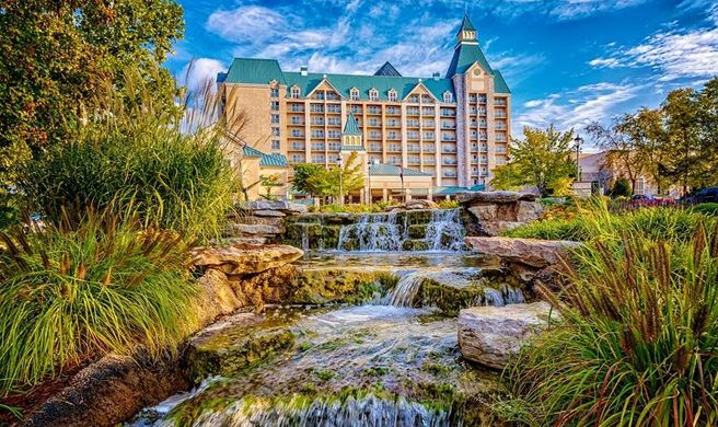 Chateau on the Lake Resort & Spa Exterior