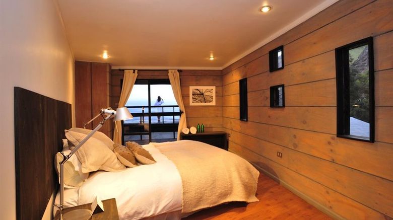 <b>Crusoe Island Lodge Room</b>. Images powered by <a href="https://iceportal.shijigroup.com/" title="IcePortal" target="_blank">IcePortal</a>.