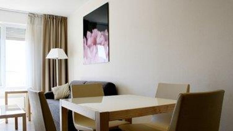 Starling Residence Geneva Room