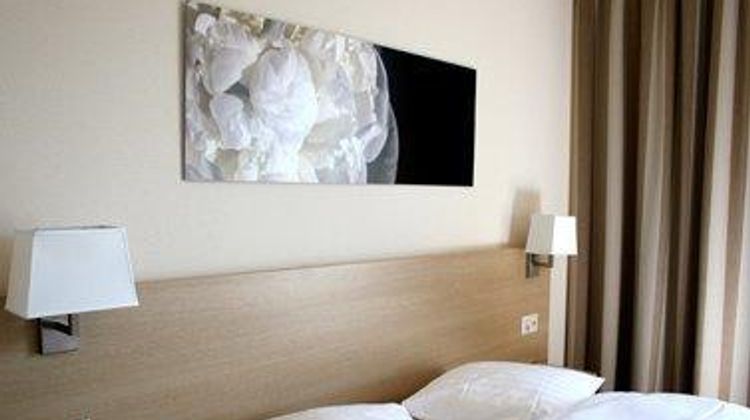 Starling Residence Geneva Room