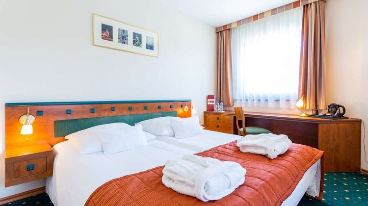 Qubus Hotel Room