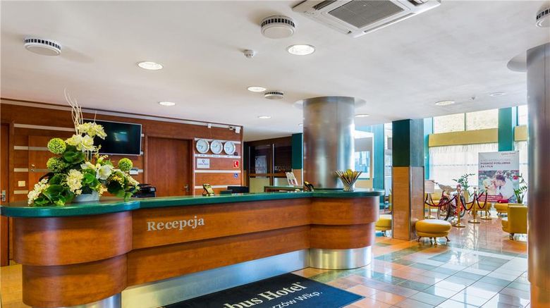 <b>Qubus Hotel Lobby</b>. Images powered by <a href="https://iceportal.shijigroup.com/" title="IcePortal" target="_blank">IcePortal</a>.