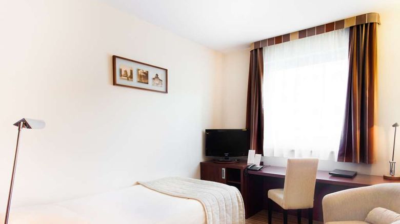 <b>Qubus Hotel Room</b>. Images powered by <a href="https://iceportal.shijigroup.com/" title="IcePortal" target="_blank">IcePortal</a>.