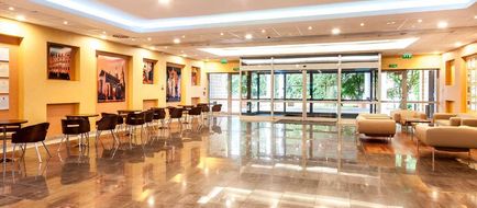 Qubus Hotel Lobby