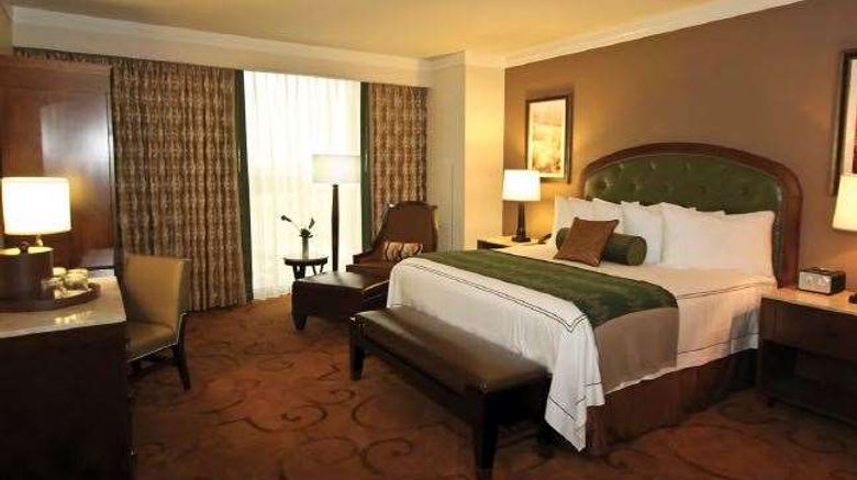 <b>L'Auberge du Lac Hotel & Casino Room</b>. Images powered by <a href="https://iceportal.shijigroup.com/" title="IcePortal" target="_blank">IcePortal</a>.