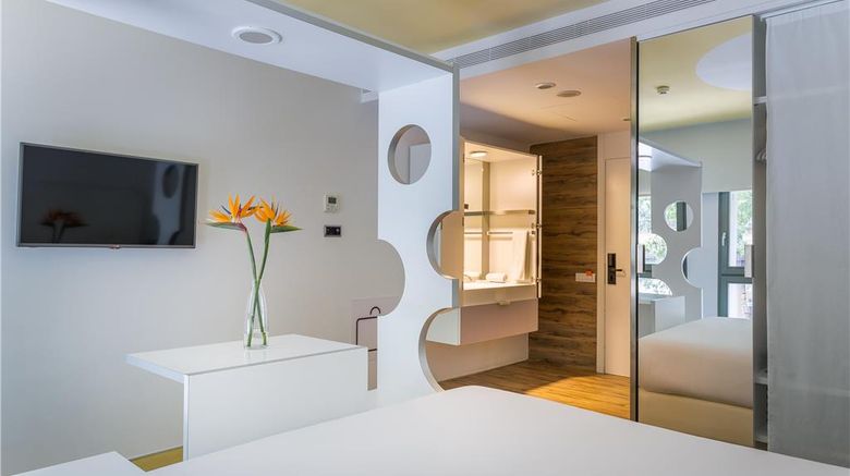 <b>Room Mate Hotel Pau Room</b>. Images powered by <a href="https://iceportal.shijigroup.com/" title="IcePortal" target="_blank">IcePortal</a>.