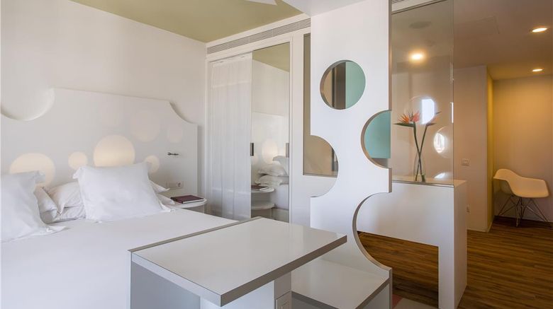 <b>Room Mate Hotel Pau Room</b>. Images powered by <a href="https://iceportal.shijigroup.com/" title="IcePortal" target="_blank">IcePortal</a>.