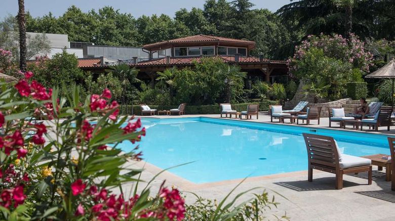 <b>Rogner Hotel Tirana Pool</b>. Images powered by <a href="https://iceportal.shijigroup.com/" title="IcePortal" target="_blank">IcePortal</a>.