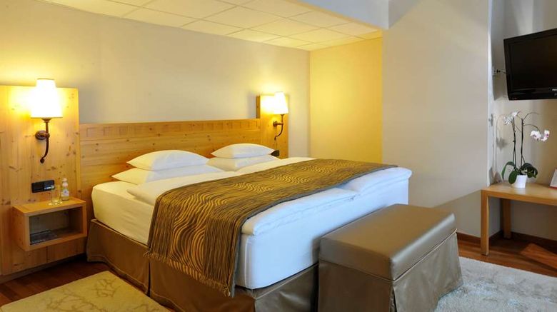 <b>Rogner Hotel Tirana Suite</b>. Images powered by <a href="https://iceportal.shijigroup.com/" title="IcePortal" target="_blank">IcePortal</a>.