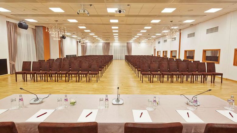 <b>Rogner Hotel Tirana Meeting</b>. Images powered by <a href="https://iceportal.shijigroup.com/" title="IcePortal" target="_blank">IcePortal</a>.