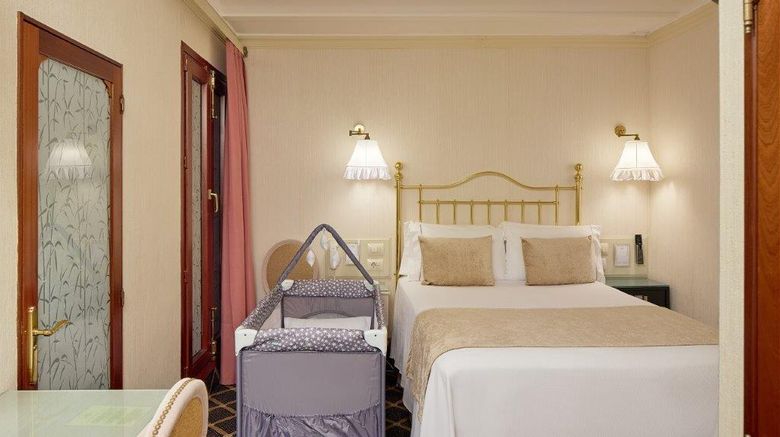 <b>Hotel Continental Palacete Room</b>. Images powered by <a href="https://iceportal.shijigroup.com/" title="IcePortal" target="_blank">IcePortal</a>.