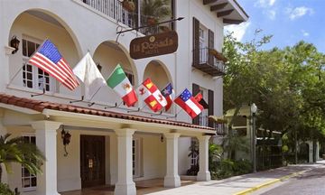 La Posada Hotel & Suites