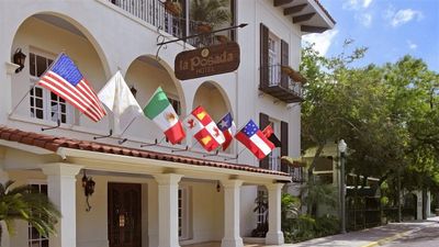 La Posada Hotel & Suites