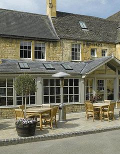 Noel Arms Hotel