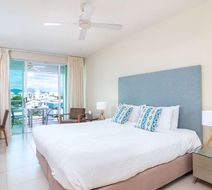 201 Lake Street - Cairns Room