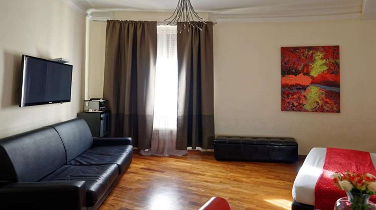 The Classic Roma Room