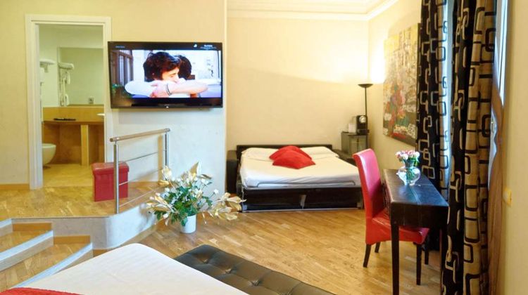 The Classic Roma Room