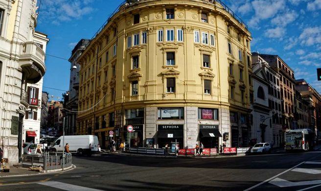 The Classic Roma Exterior