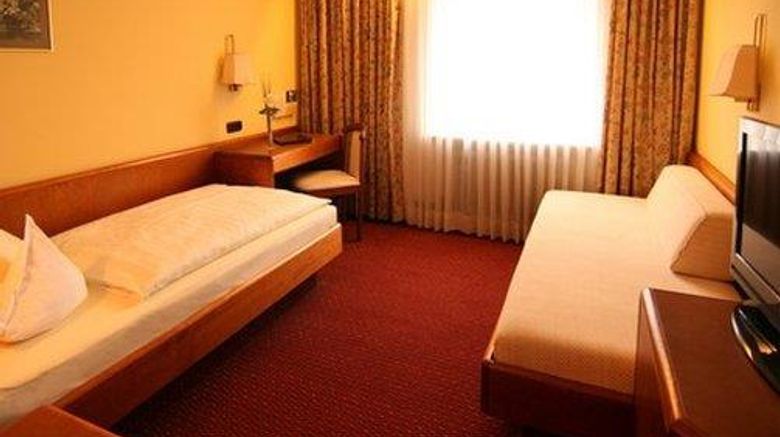 <b>St Georg Hotel Regensburg Room</b>. Images powered by <a href="https://iceportal.shijigroup.com/" title="IcePortal" target="_blank">IcePortal</a>.