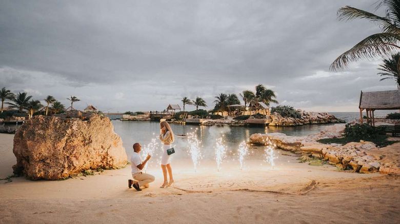 <b>Baoase Luxury Resort Beach</b>. Images powered by <a href="https://iceportal.shijigroup.com/" title="IcePortal" target="_blank">IcePortal</a>.