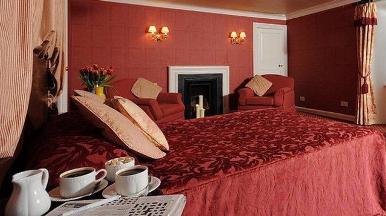 <b>Tulloch Castle Room</b>. Images powered by <a href="https://iceportal.shijigroup.com/" title="IcePortal" target="_blank">IcePortal</a>.