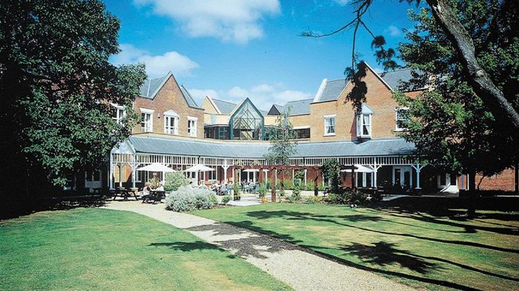 Coulsdon Manor Hotel Exterior