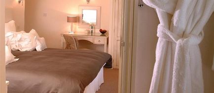The Lugger Hotel Room