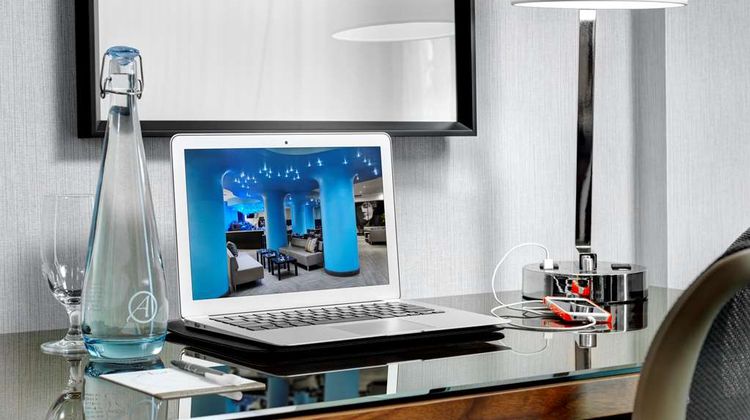 Hotel Arts Room