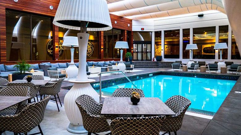 <b>Hotel Arts Pool</b>. Images powered by <a href="https://iceportal.shijigroup.com/" title="IcePortal" target="_blank">IcePortal</a>.
