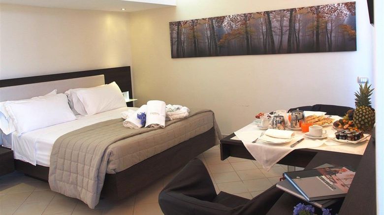 <b>Hotel Gusmay Rotondo Room</b>. Images powered by <a href="https://iceportal.shijigroup.com/" title="IcePortal" target="_blank">IcePortal</a>.