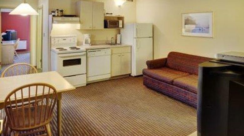 <b>Lakeview Resort & Conference Center Suite</b>. Images powered by <a href="https://iceportal.shijigroup.com/" title="IcePortal" target="_blank">IcePortal</a>.