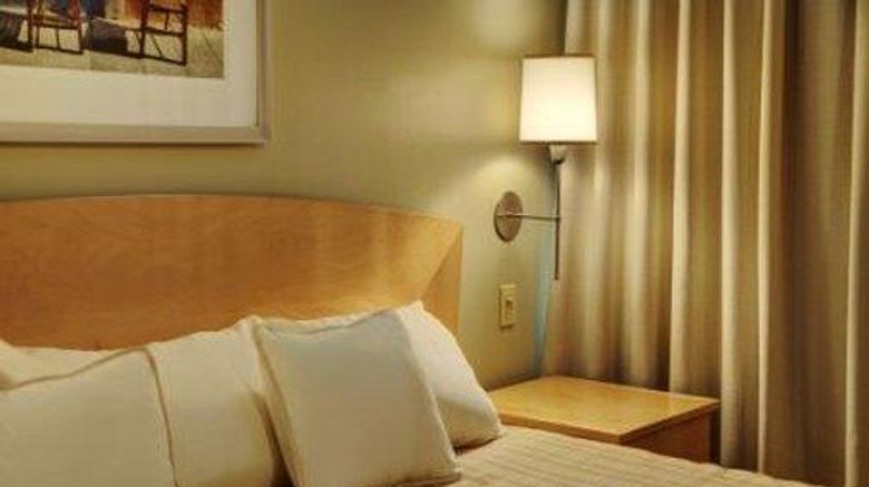 <b>Lakeview Resort & Conference Center Room</b>. Images powered by <a href="https://iceportal.shijigroup.com/" title="IcePortal" target="_blank">IcePortal</a>.