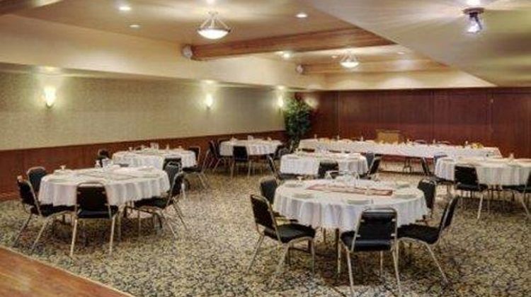 Lakeview Inn & Suites Hinton Meeting
