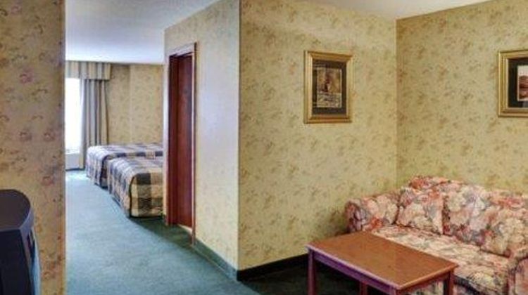 Lakeview Inn & Suites Fort Saskatchewan Suite