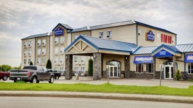 Lakeview Inn & Suites Fort Saskatchewan Exterior