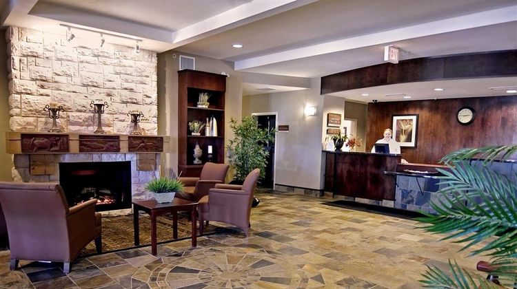 Lakeview Inn & Suites Slave Lake Lobby