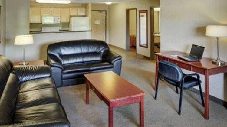 Lakeview Inn & Suites Fort Nelson Suite