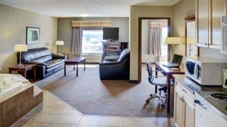 Lakeview Inn & Suites Fort Nelson Suite