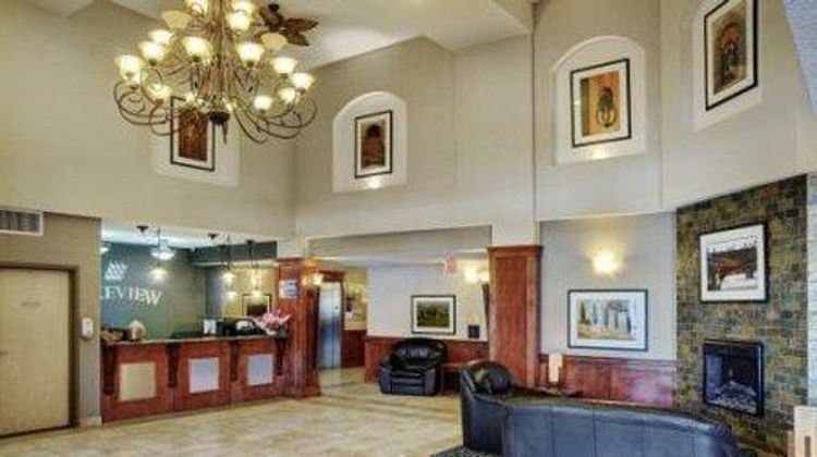 Lakeview Inn & Suites Fort Nelson Lobby
