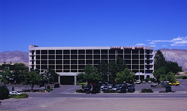 Grand Vista Hotel Exterior