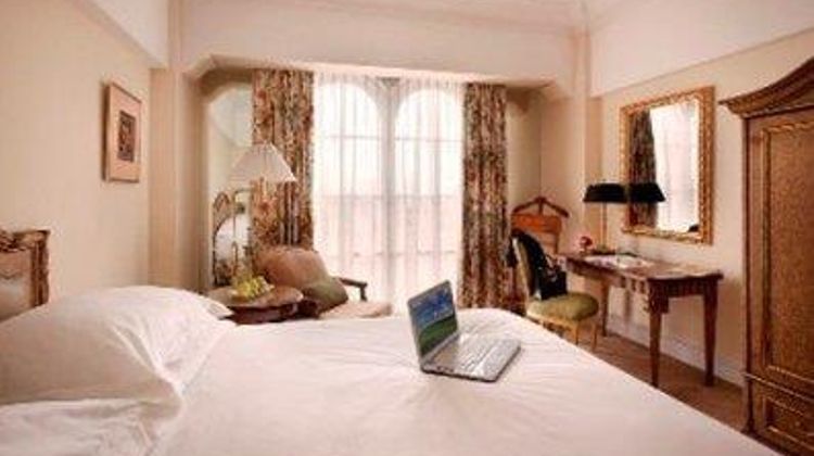 Hotel Gran Mahakam Jakarta Room