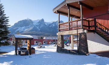 Rocky Mountain Ski Lodge