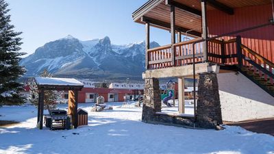 Rocky Mountain Ski Lodge