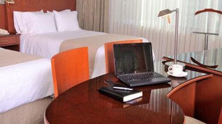 <b>Suites Camino Real, La Paz Room</b>. Images powered by <a href="https://iceportal.shijigroup.com/" title="IcePortal" target="_blank">IcePortal</a>.