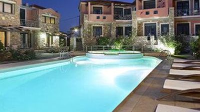 Aeolis Apartments & Studios