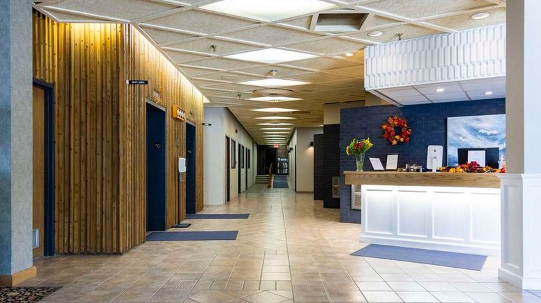 <b>Rodd Grand Hotel Lobby</b>. Images powered by <a href="https://iceportal.shijigroup.com/" title="IcePortal" target="_blank">IcePortal</a>.